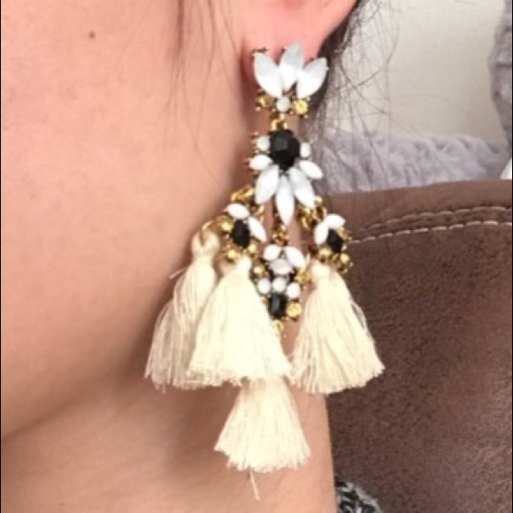 ‘Susan’ Exaggerated statement earring - Picture 5 of 6